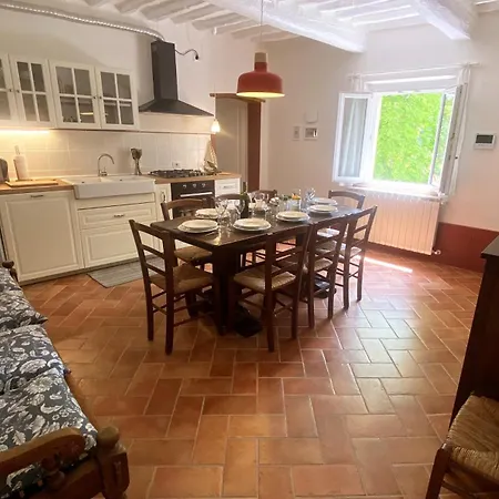 La Tonnaia Apartment Lari